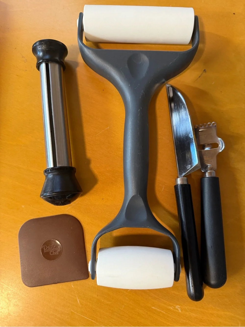 Pampered Chef zester V-Shaped Cutter Grapefruit Knife rolling pin scraper corer